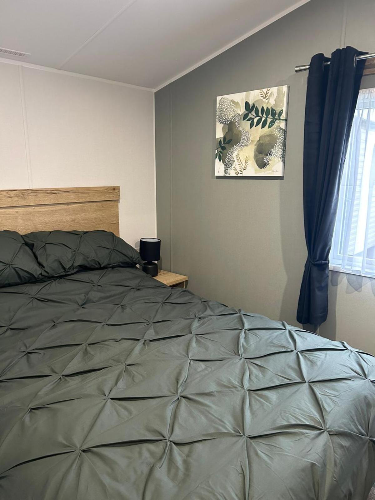 Lyons Robin Hood Hv55 Apartment Rhyl